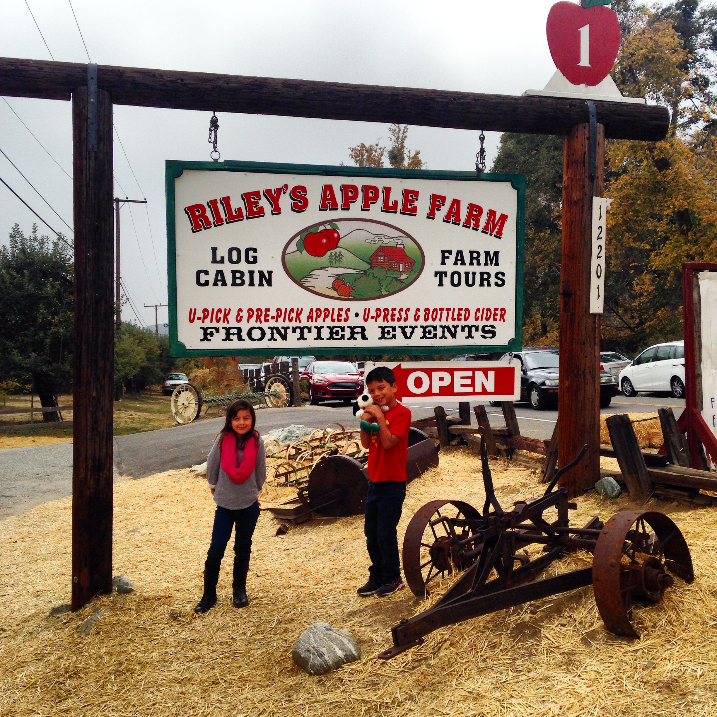 Apple Picking in Oak Glen and Riley’s Apple Farm Daytripping Mom